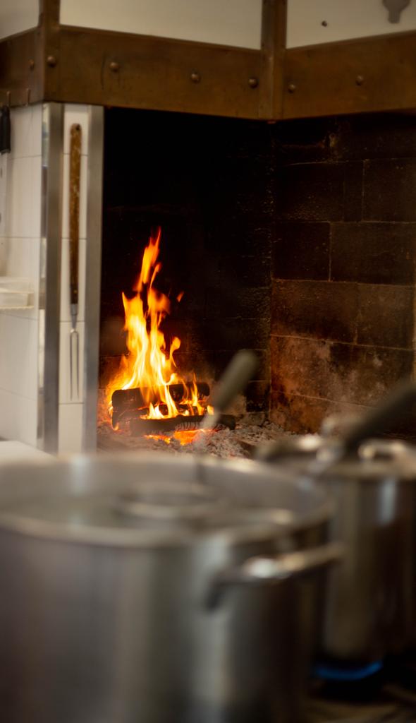 fuoco acceso in cucina